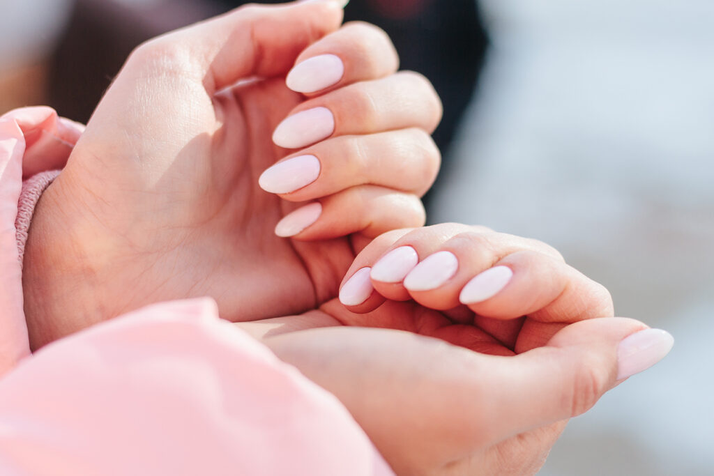 Uñas rosa pastel, tendencia esta primavera 2025